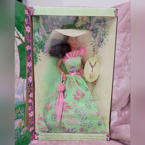 Barbie Simply Charming Hispanic - Picture 5 of 7